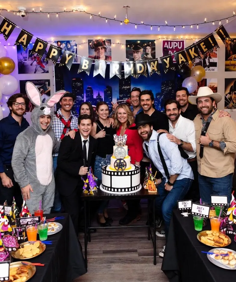 Arrange a Fan Party for Jake Gyllenhaal