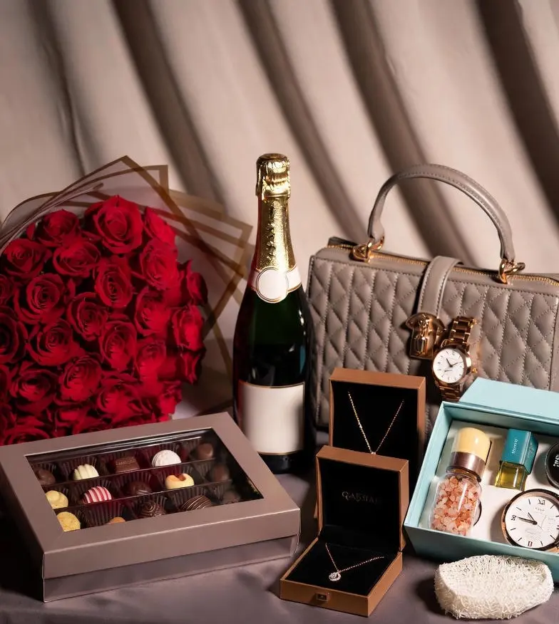 Choose Send the Perfect Gift for Alyssa Milano