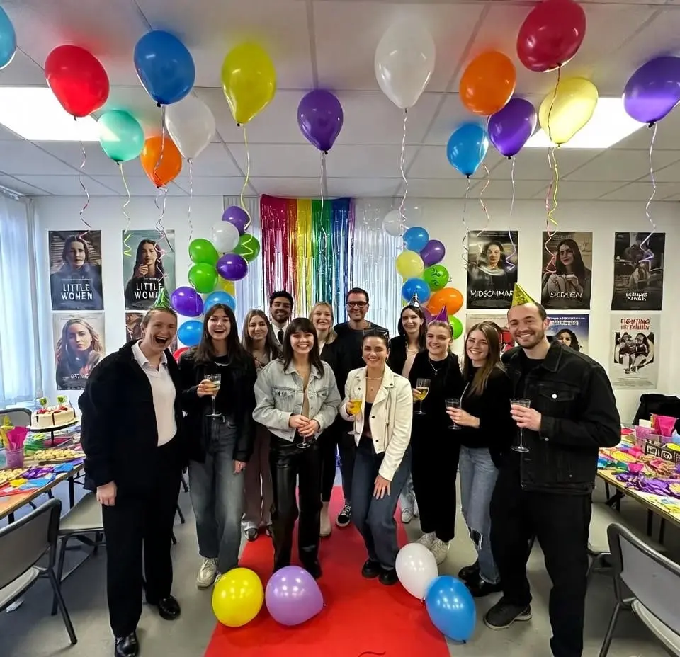 Arrange a Fan Party for Florence Pugh